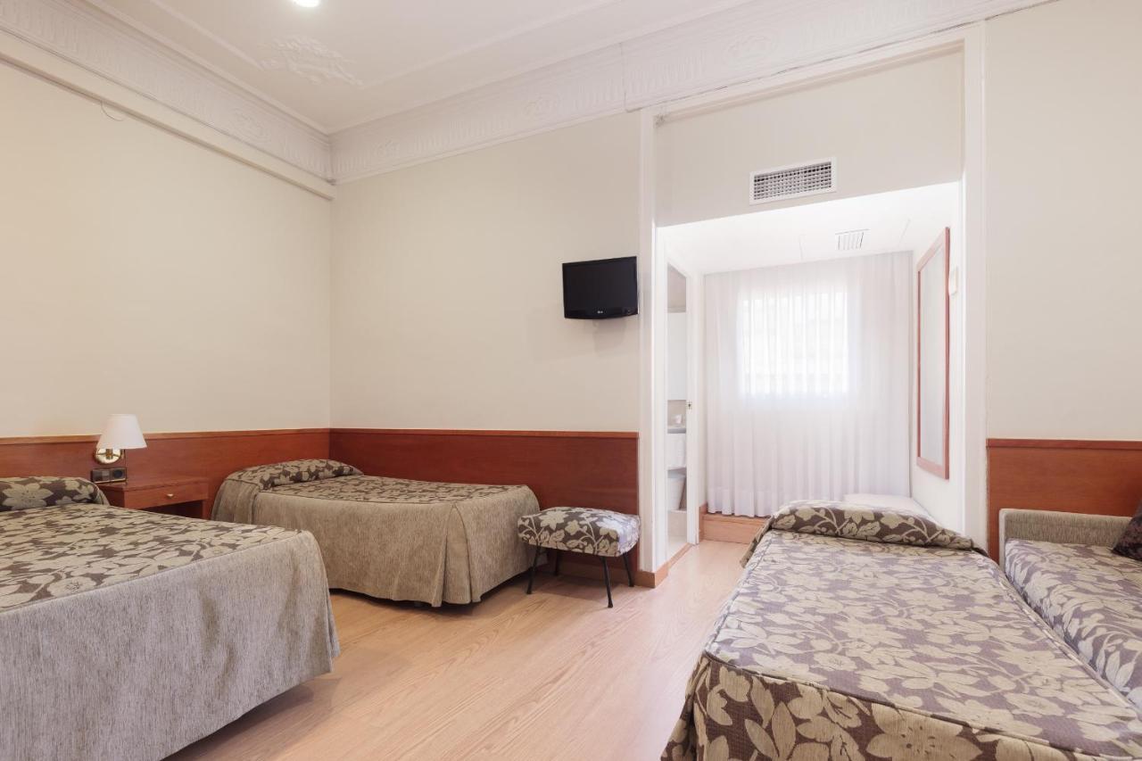Hostal Oliva Barcelona Buitenkant foto