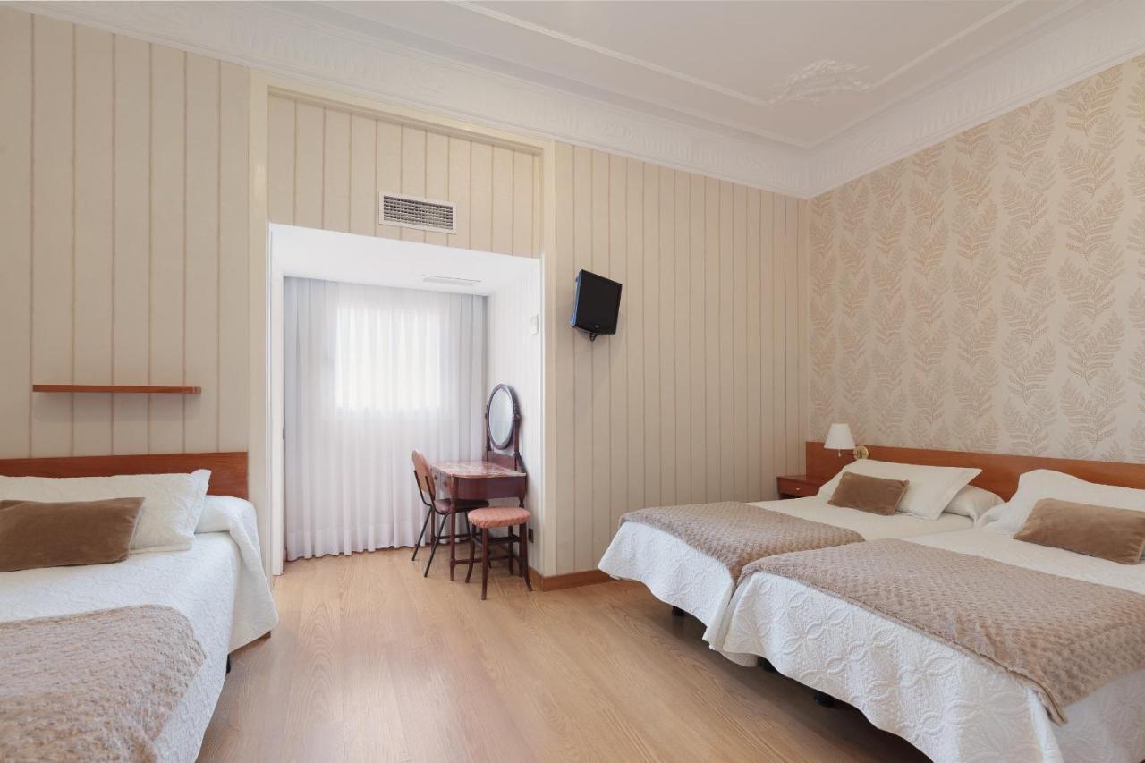 Hostal Oliva Barcelona Buitenkant foto