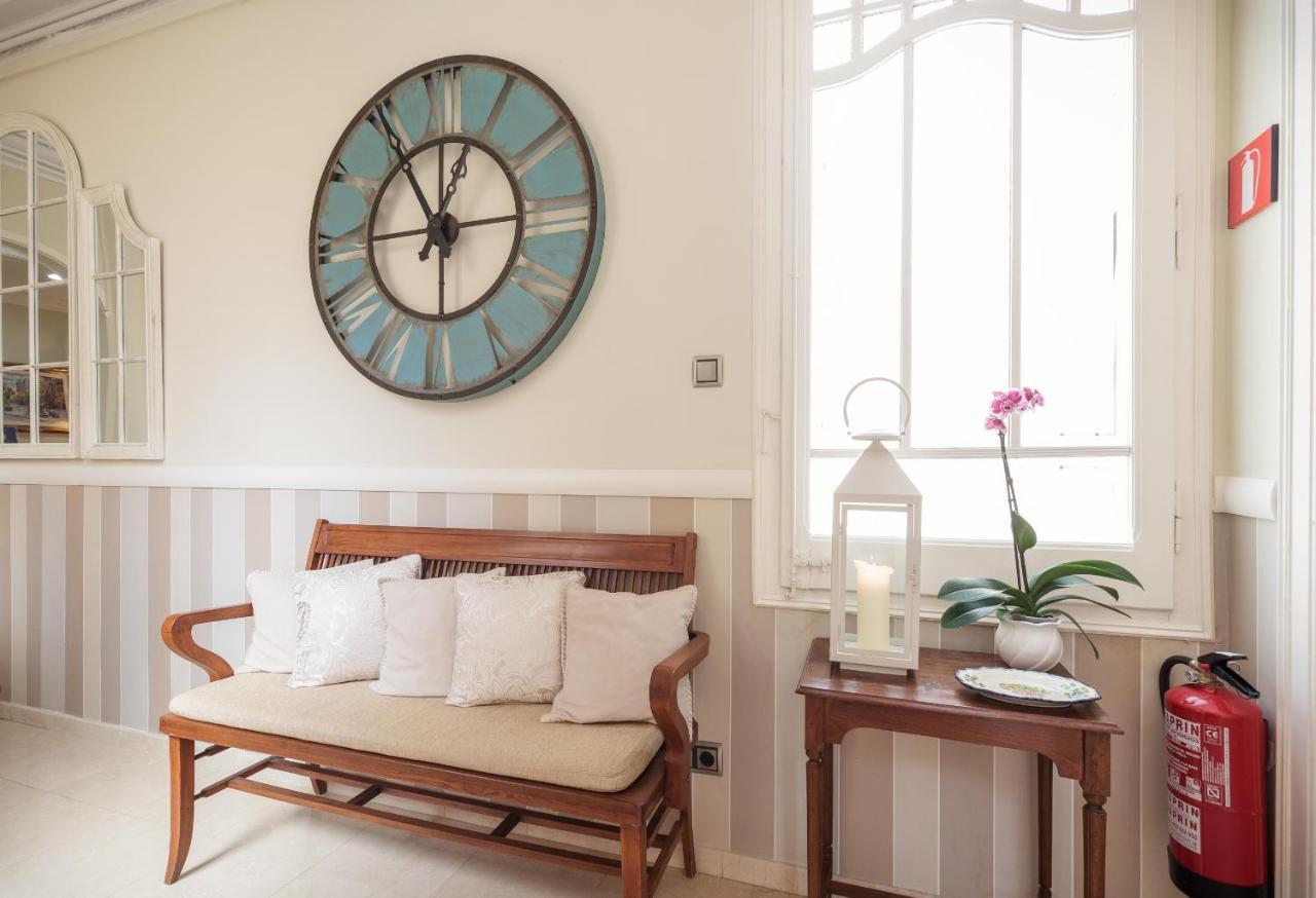 Hostal Oliva Barcelona Buitenkant foto
