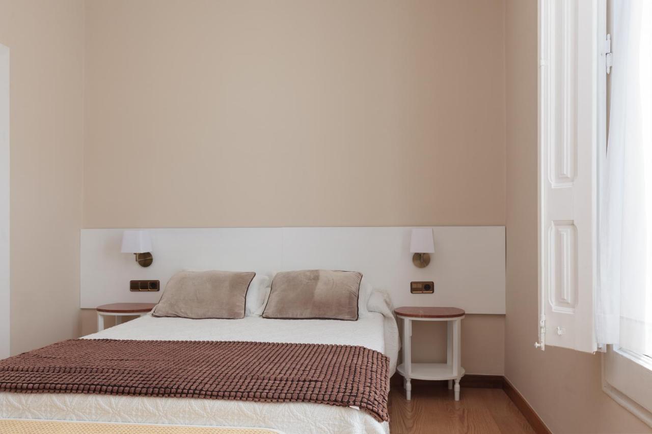 Hostal Oliva Barcelona Buitenkant foto