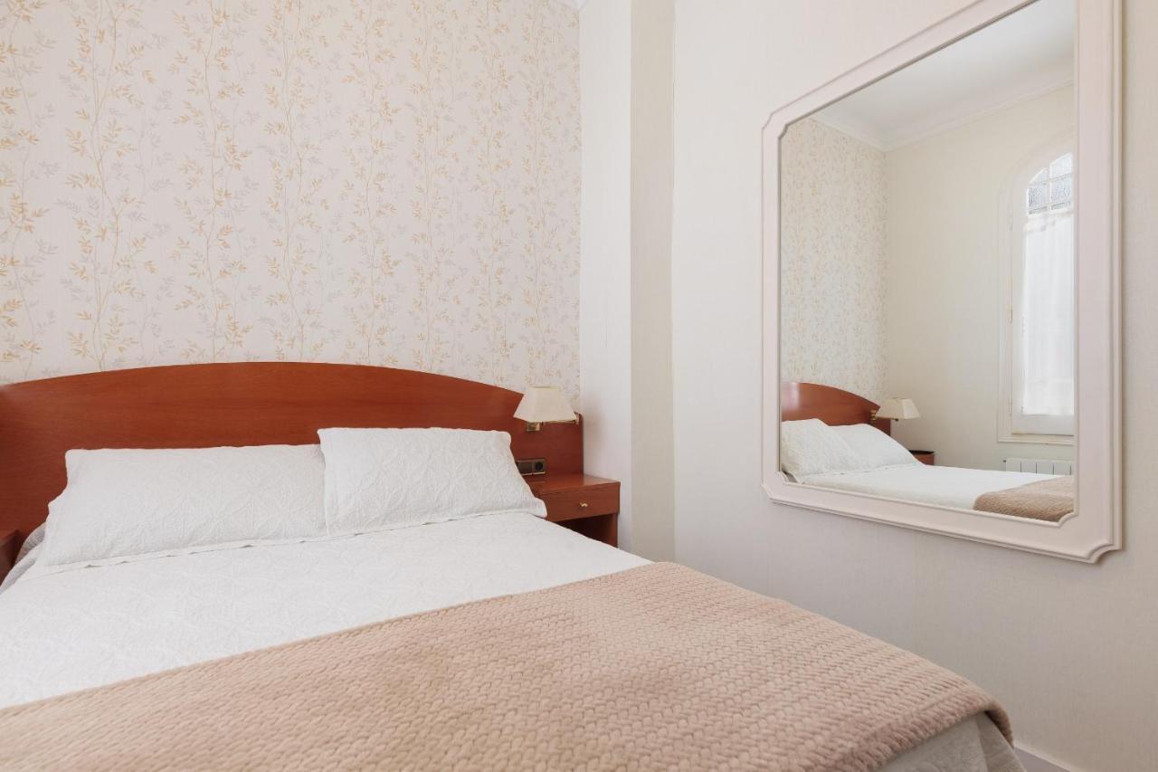 Hostal Oliva Barcelona Buitenkant foto