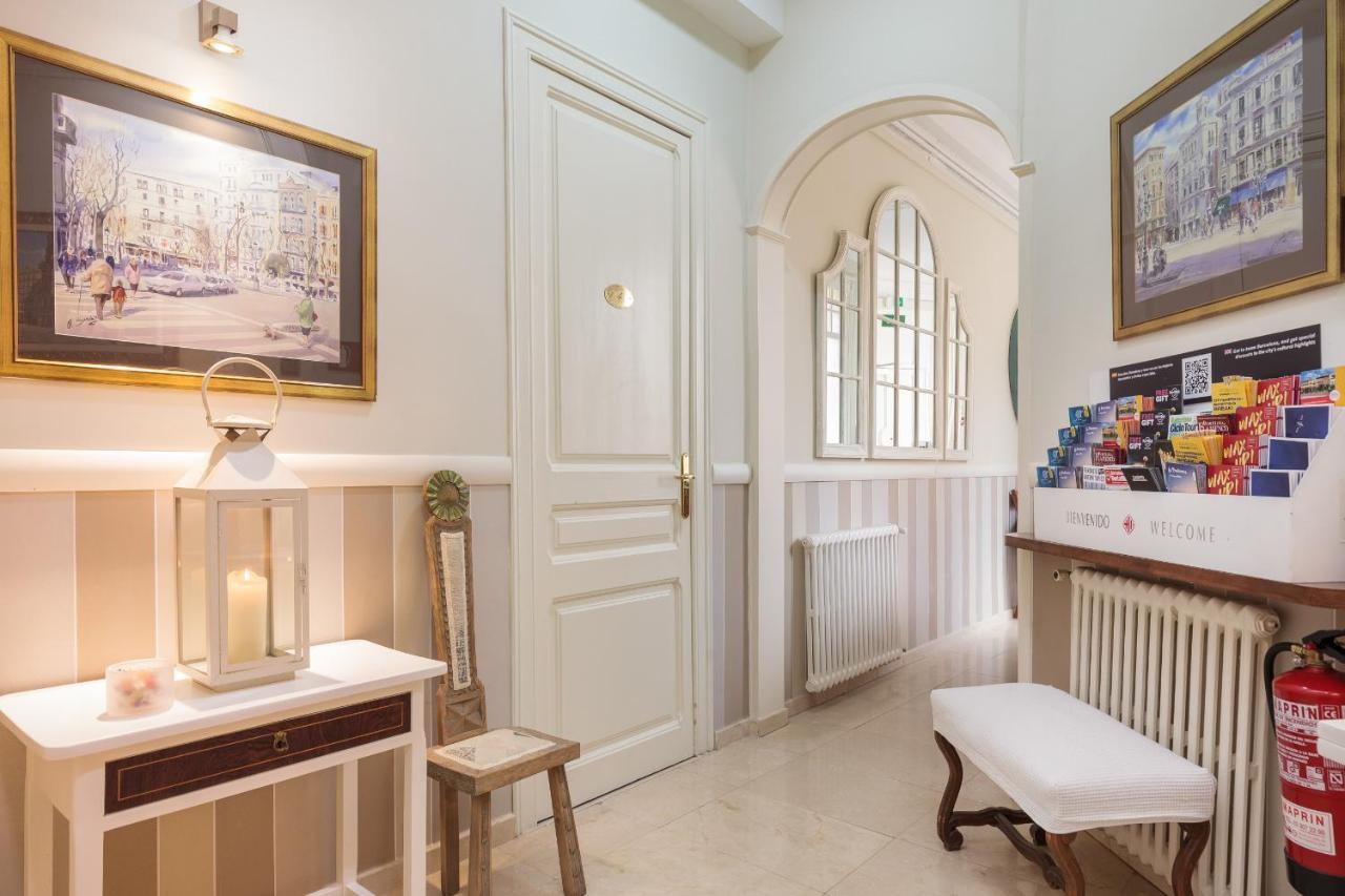 Hostal Oliva Barcelona Buitenkant foto