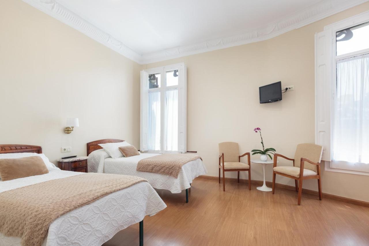 Hostal Oliva Barcelona Buitenkant foto