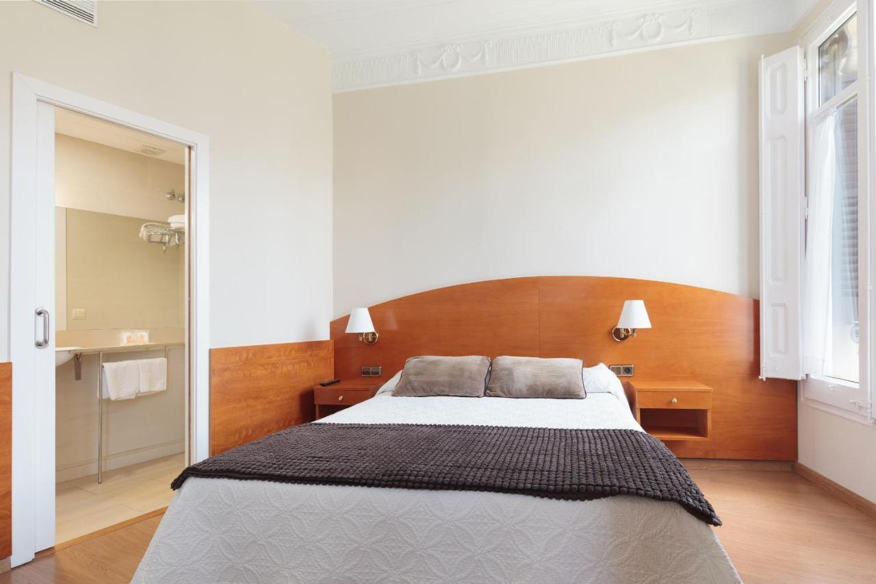 Hostal Oliva Barcelona Buitenkant foto