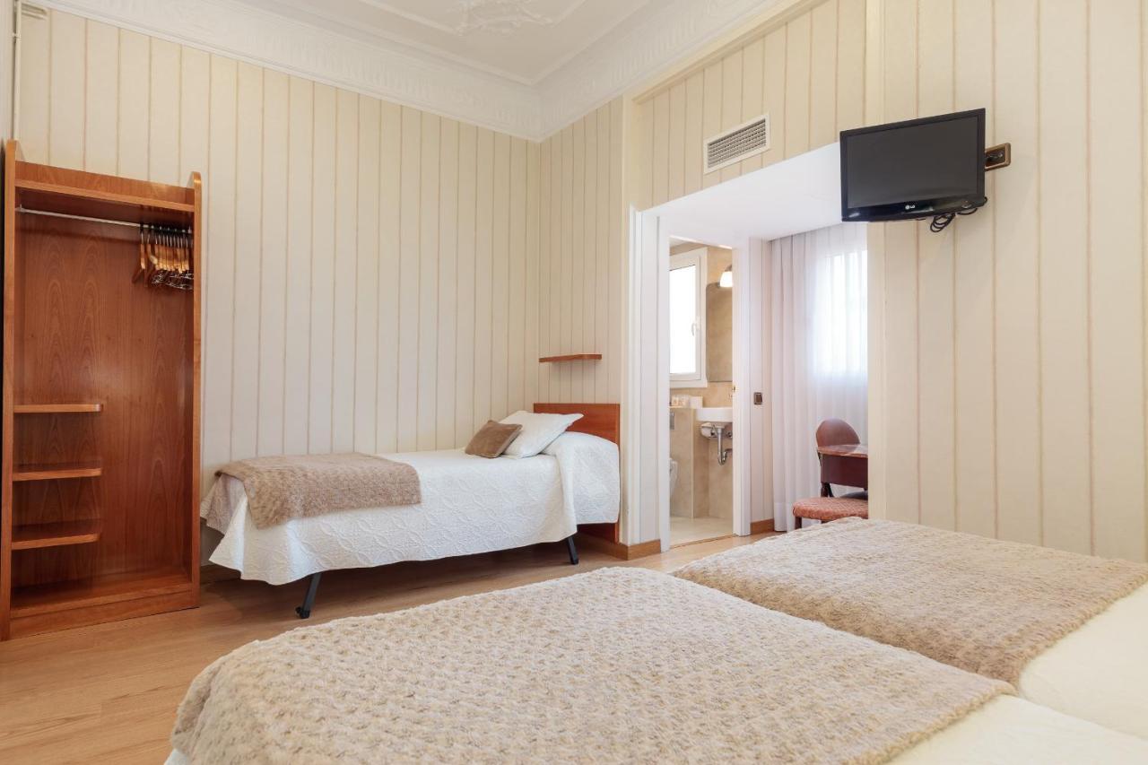 Hostal Oliva Barcelona Buitenkant foto