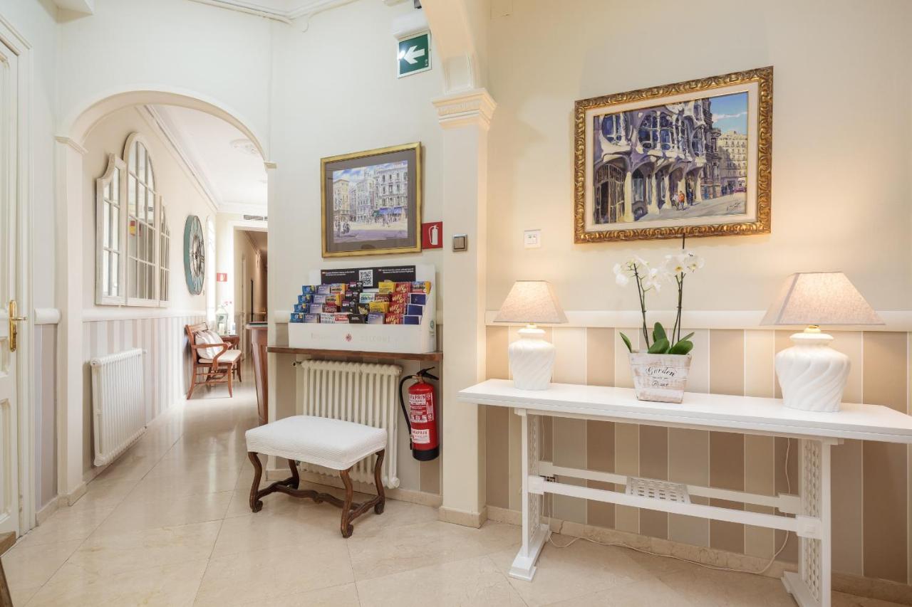 Hostal Oliva Barcelona Buitenkant foto