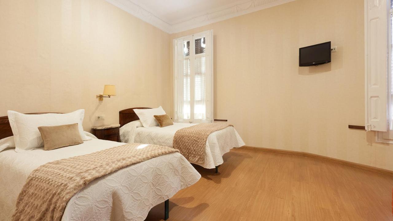 Hostal Oliva Barcelona Buitenkant foto