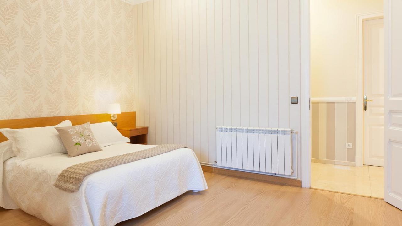 Hostal Oliva Barcelona Buitenkant foto