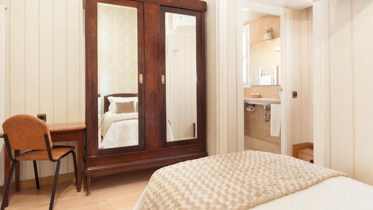 Hostal Oliva Barcelona Buitenkant foto