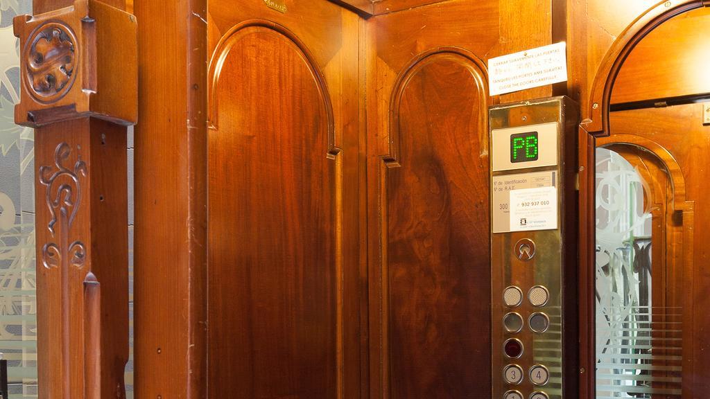Hostal Oliva Barcelona Buitenkant foto