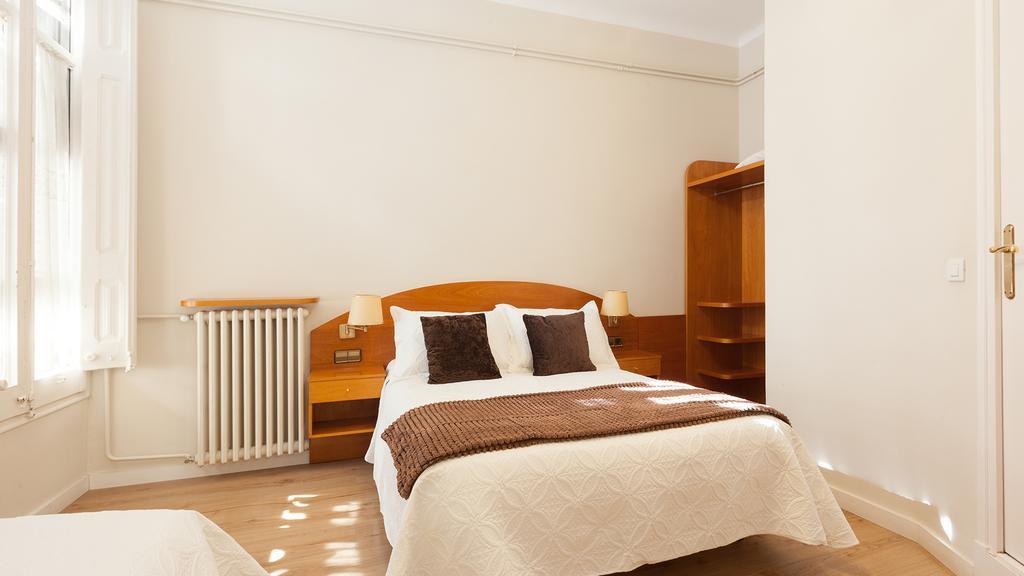 Hostal Oliva Barcelona Buitenkant foto