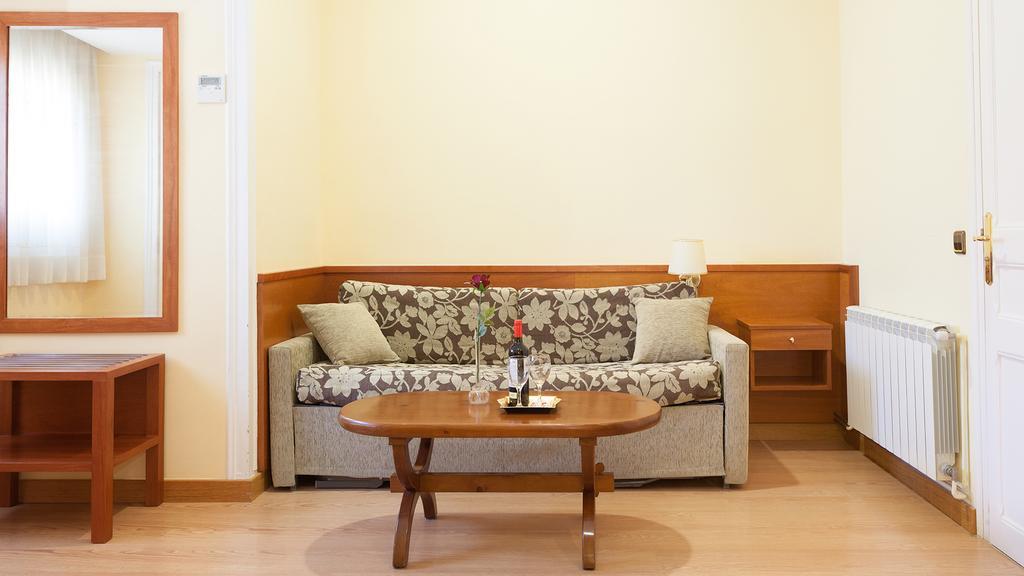 Hostal Oliva Barcelona Buitenkant foto