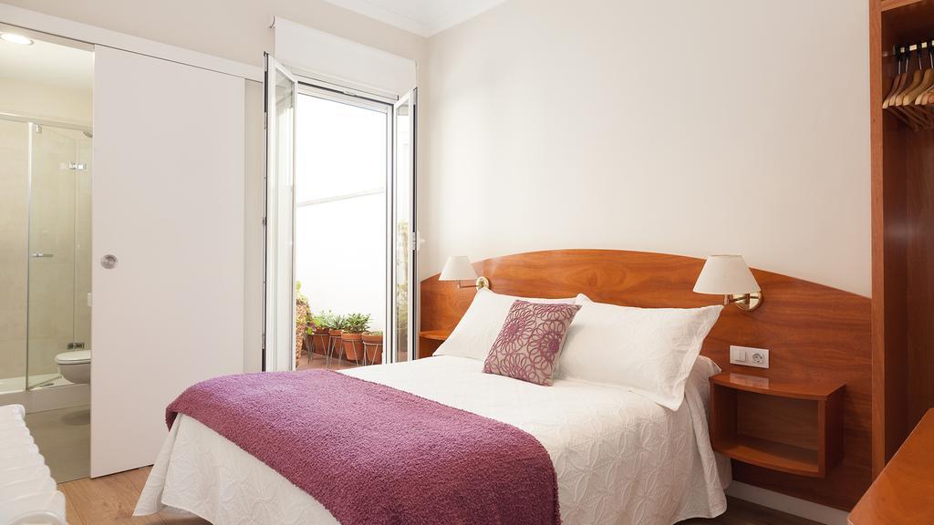 Hostal Oliva Barcelona Buitenkant foto